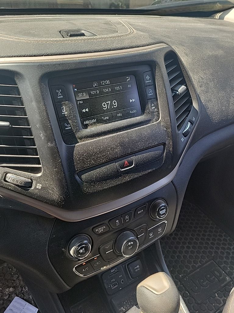 2016 Jeep Cherokee Sport