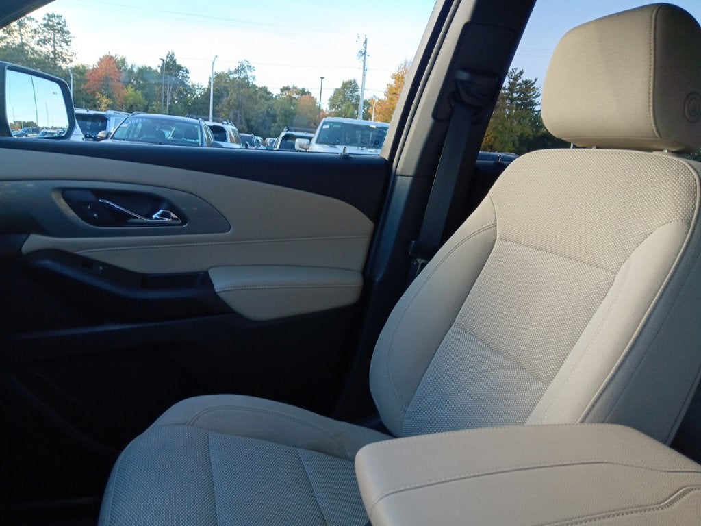 2023 Chevrolet Traverse LS w/1LS