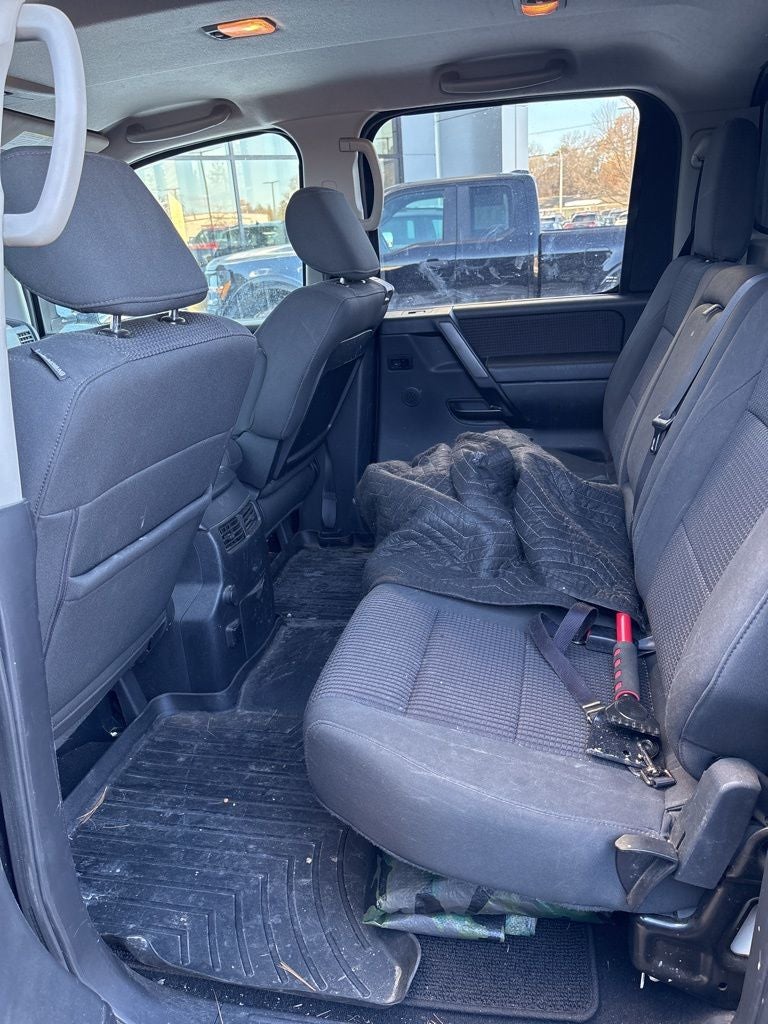 2014 Nissan Titan SV