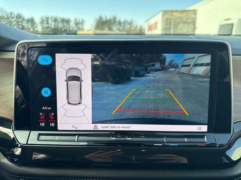 2025 Volkswagen Atlas 2.0T SE w/Technology