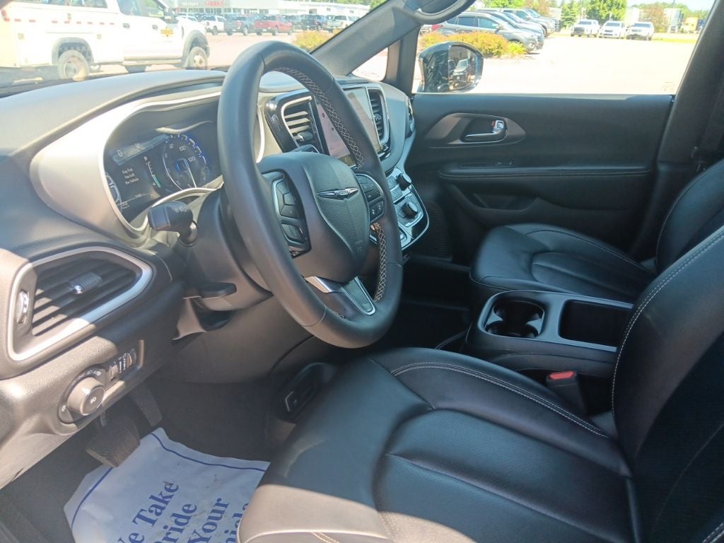 2025 Chrysler Pacifica Select