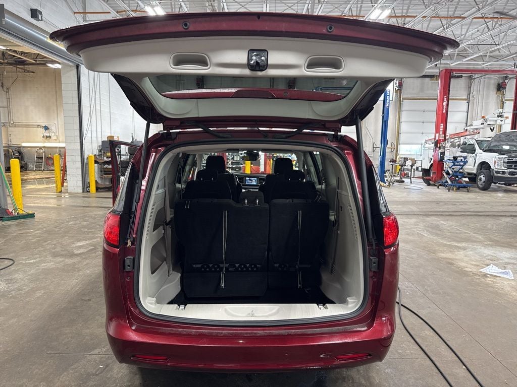 2023 Chrysler Voyager LX