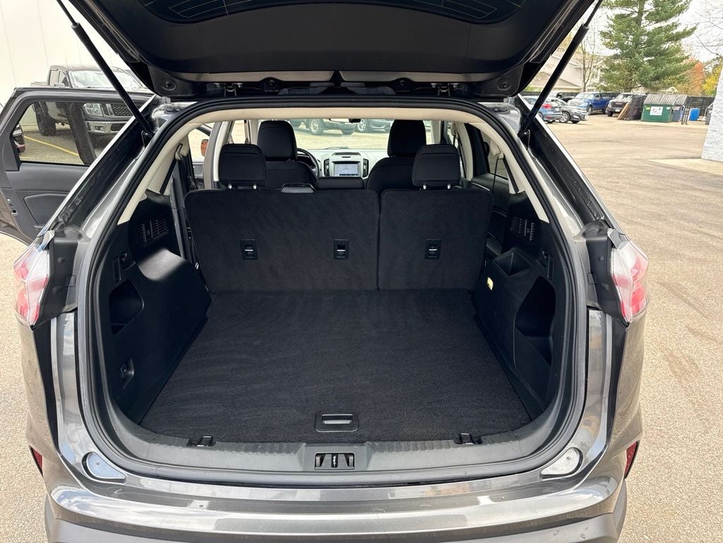 2020 Ford Edge SE