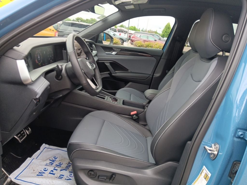 2025 Volkswagen Tiguan 2.0T SE R-Line Black