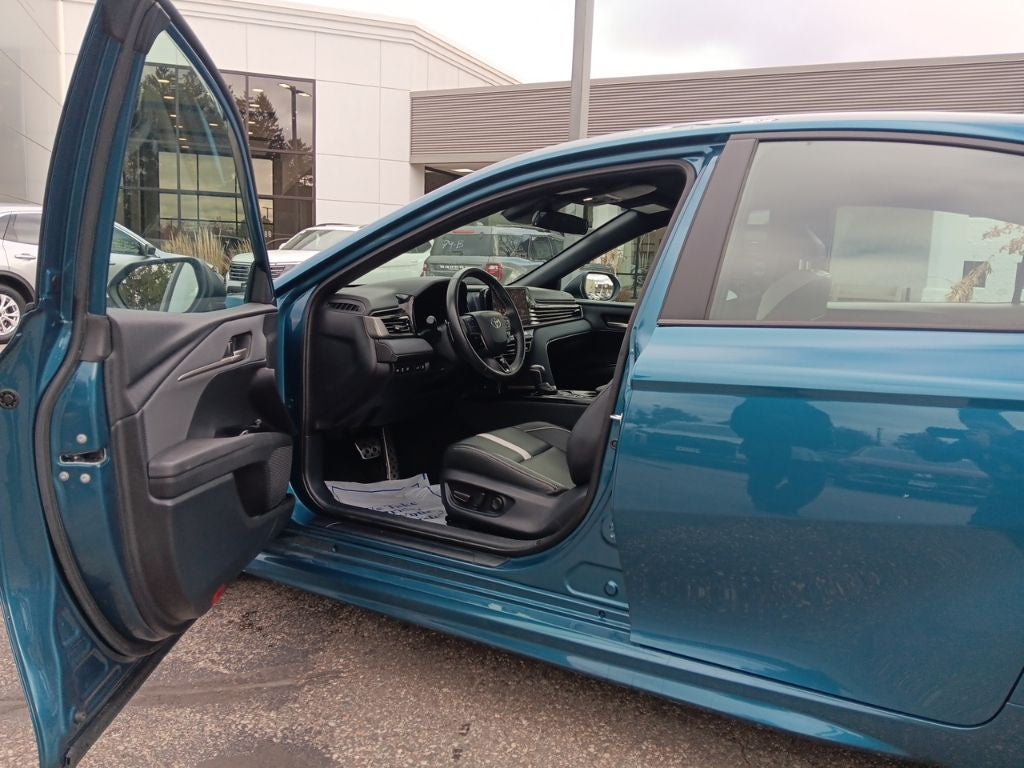 2025 Toyota Camry SE HYBRID