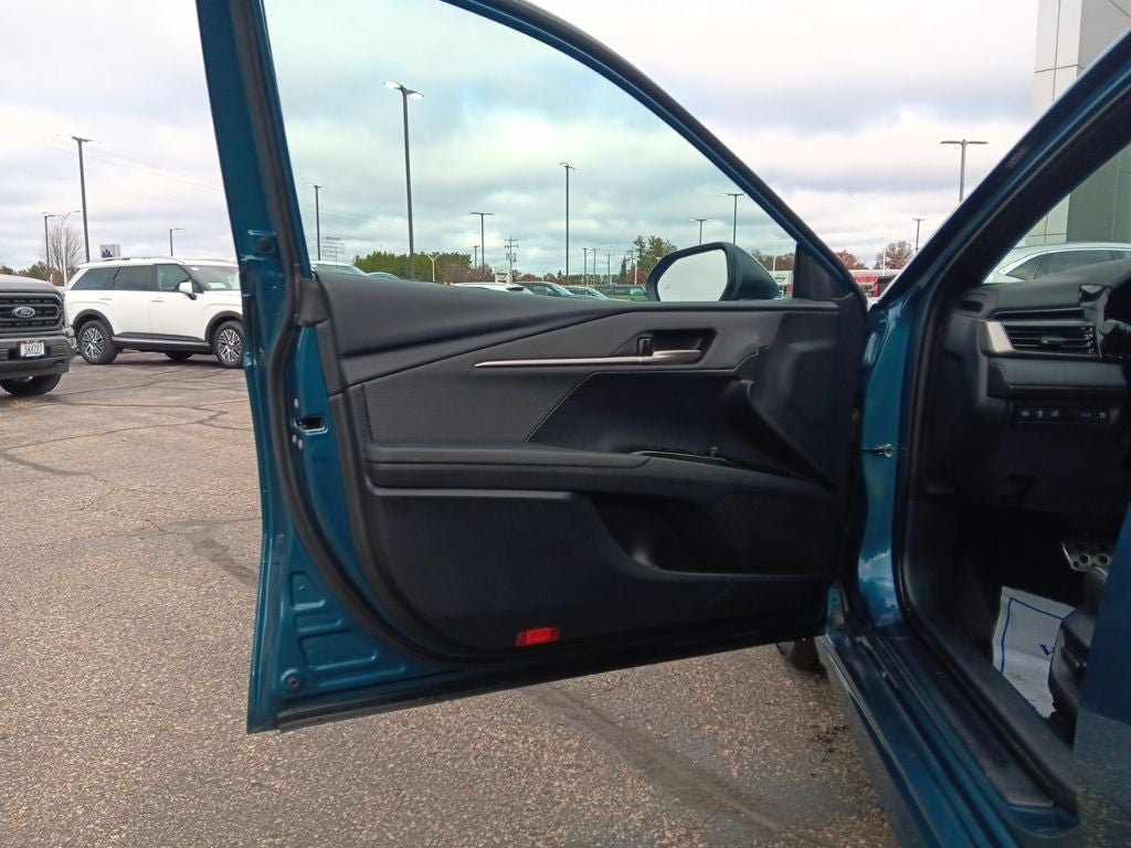 2025 Toyota Camry SE HYBRID