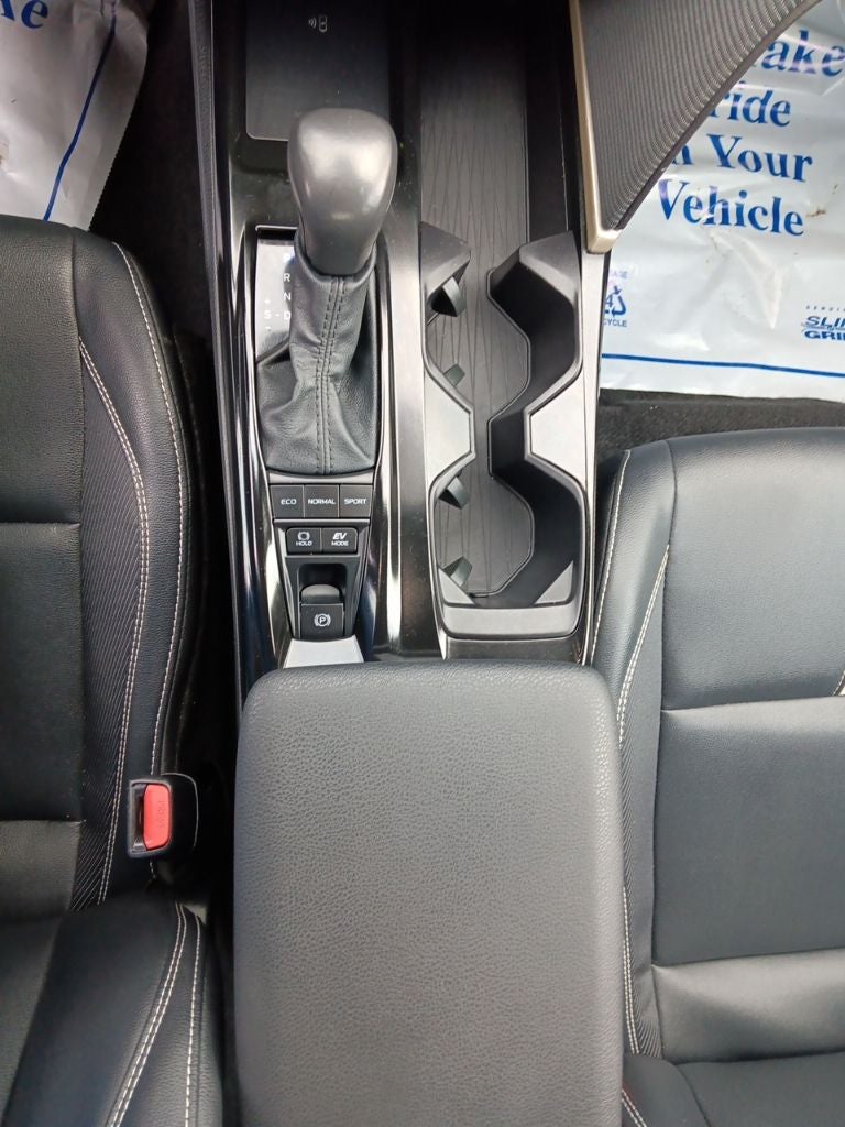 2025 Toyota Camry SE HYBRID