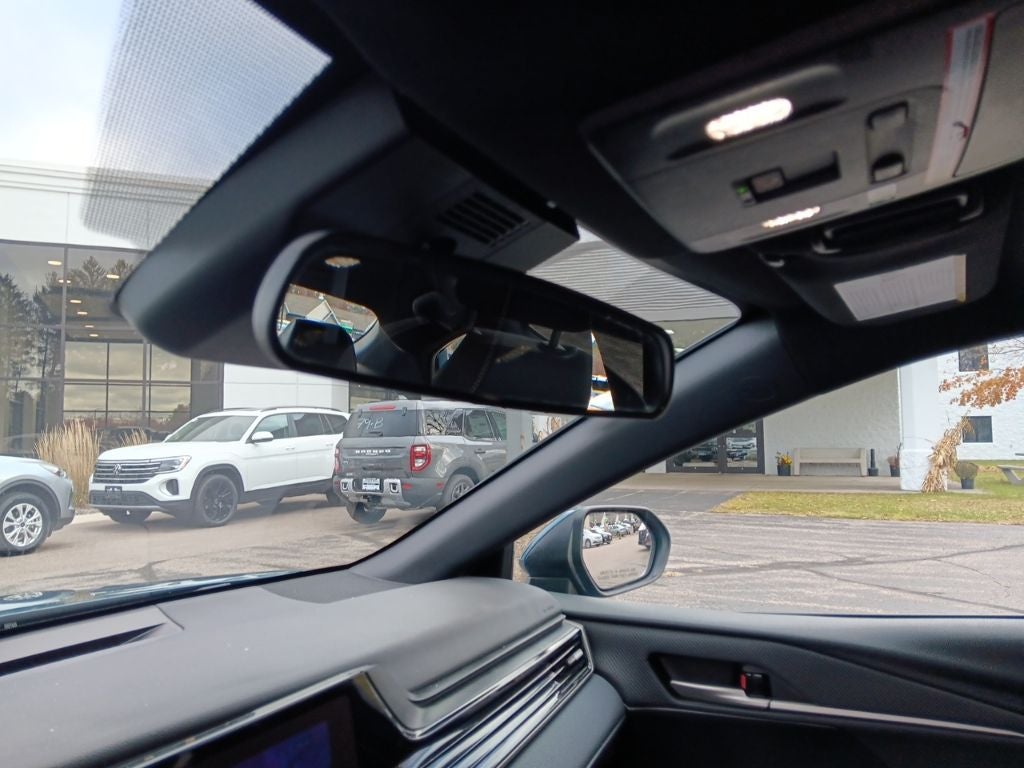 2025 Toyota Camry SE HYBRID