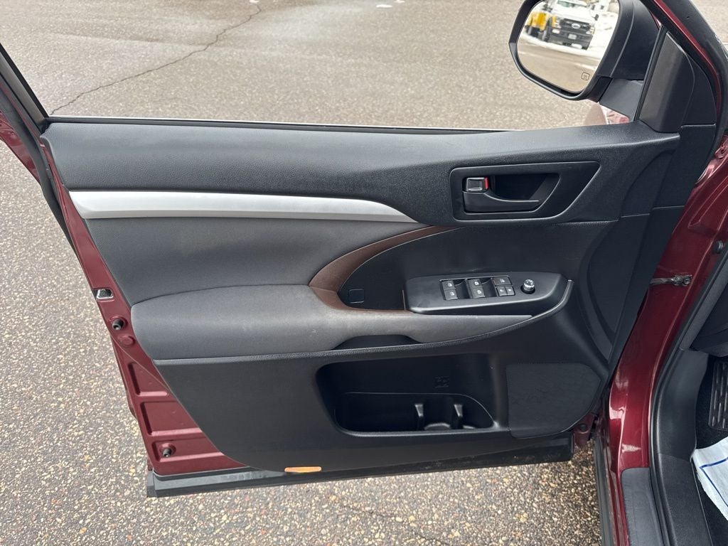 2017 Toyota Highlander LE