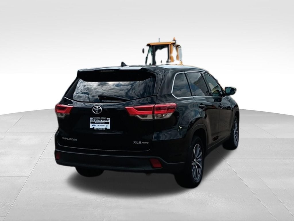 2019 Toyota Highlander SE