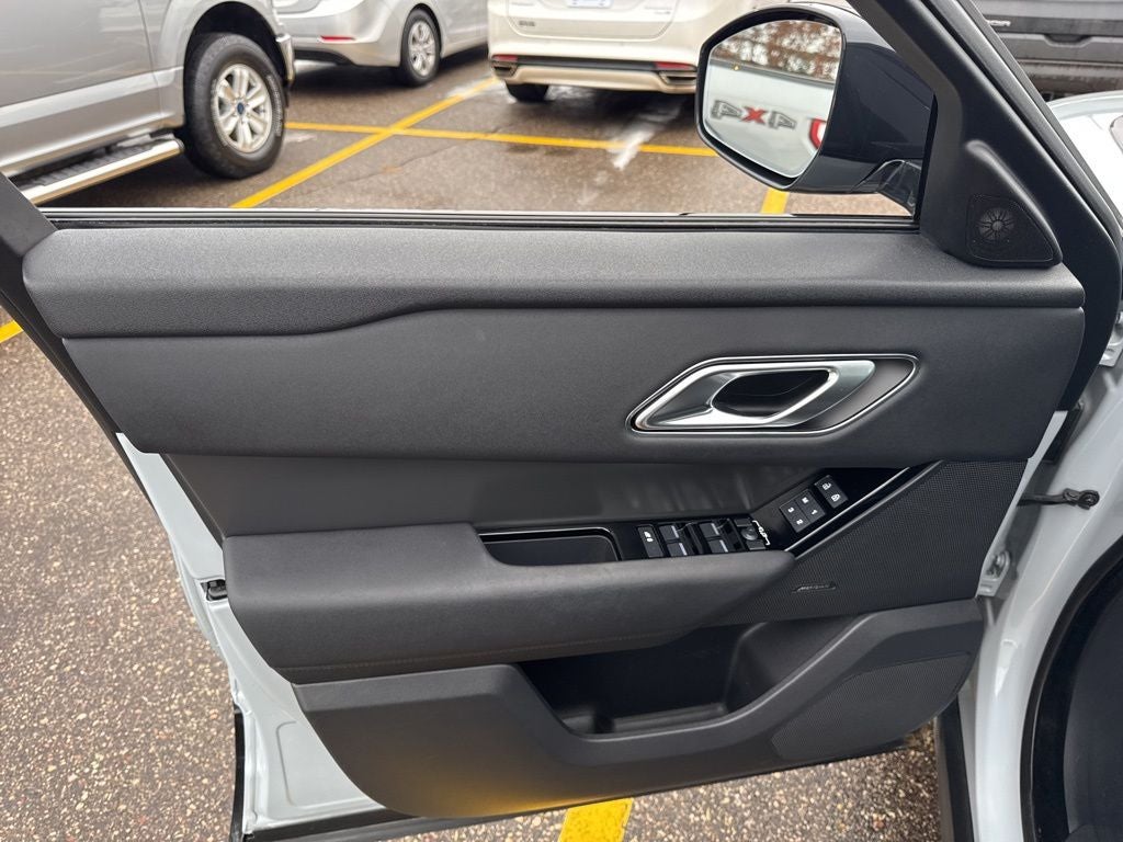 2025 Land Rover Range Rover Velar Dynamic SE