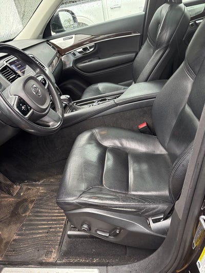 2016 Volvo XC90 T6 Momentum