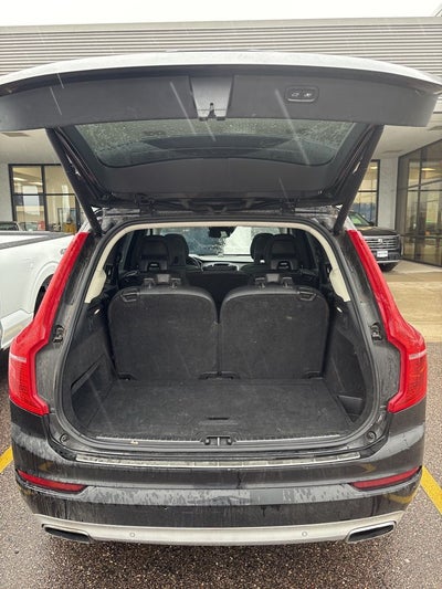 2016 Volvo XC90 T6 Momentum