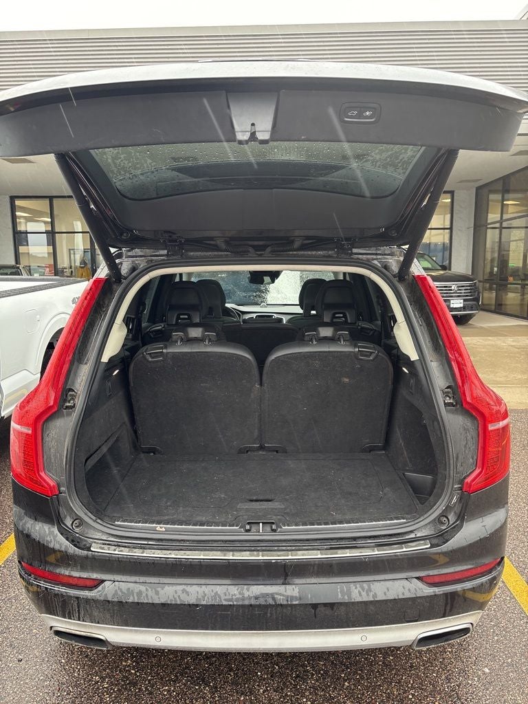 2016 Volvo XC90 T6 Momentum