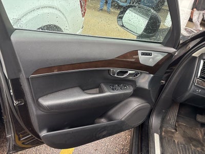 2016 Volvo XC90 T6 Momentum